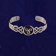 Bracelet with Magnificent Knot Pattern: Celtic Triple Swirl, small - www.avalonstreasury.com [112 x 112 px]